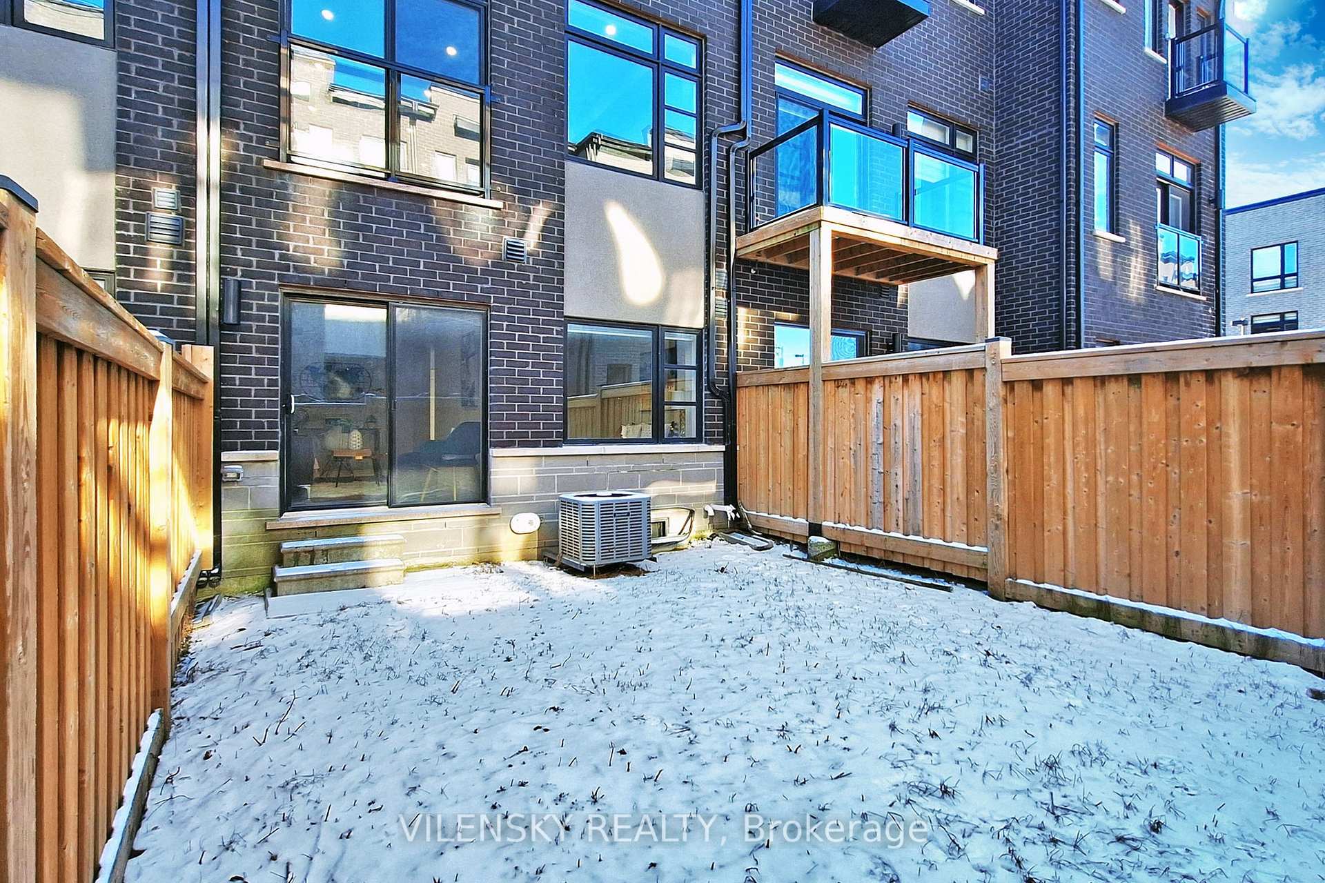 Photo 35 of 66 Laskin Drive, Vaughan, Patterson — HOMEH