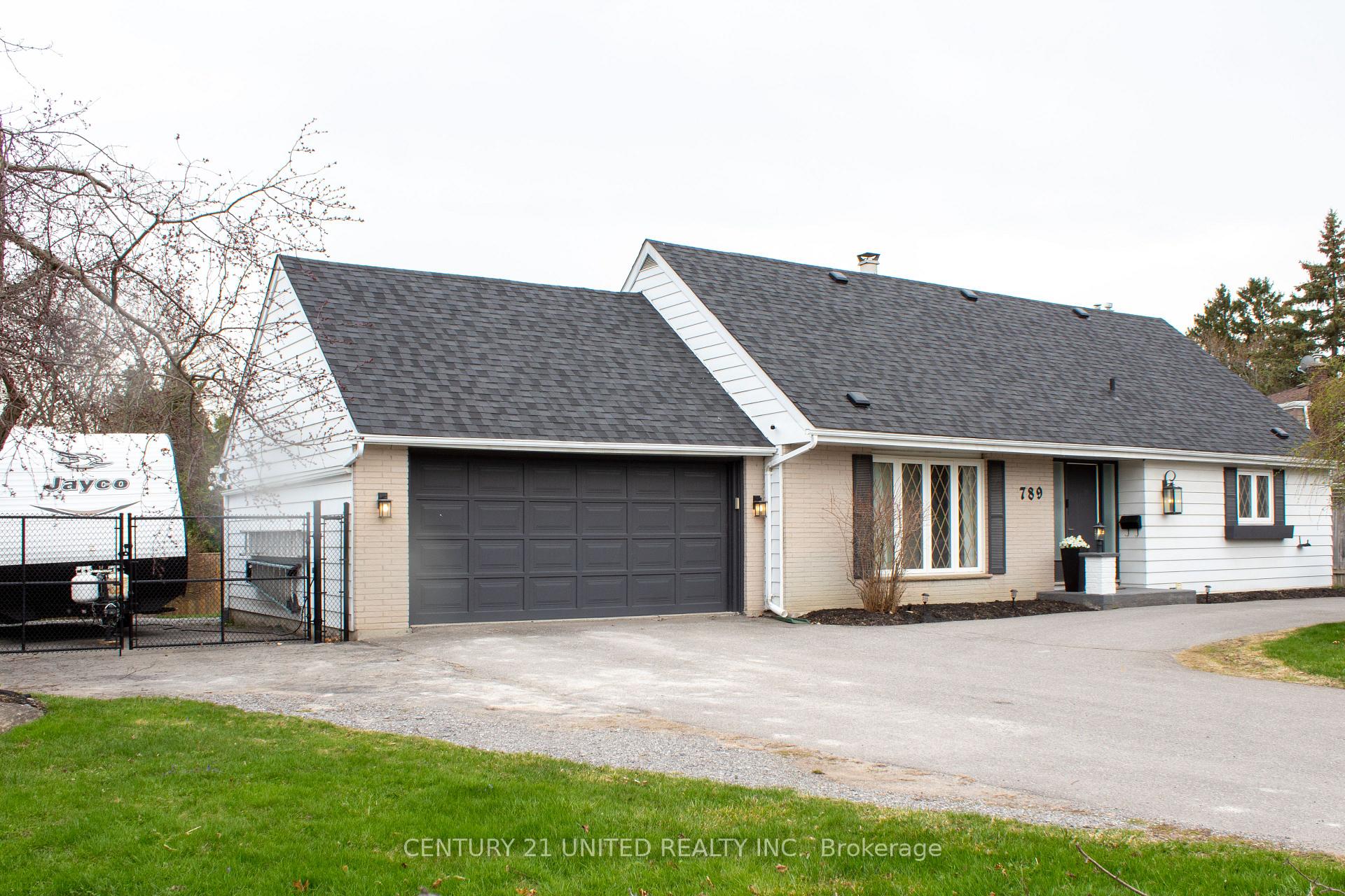 Photo 1 of 789 Parkhill Road W, Peterborough, Monaghan Ward 2 — HOMEH