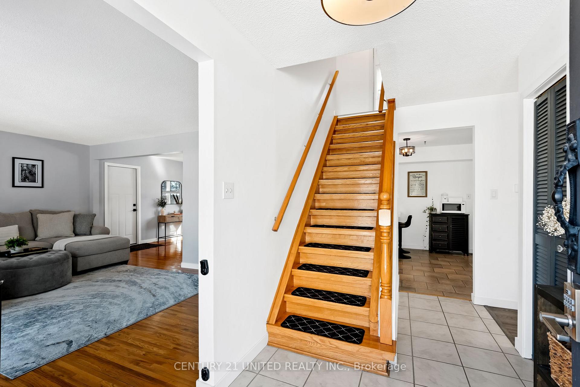 Photo 4 of 789 Parkhill Road W, Peterborough, Monaghan Ward 2 — HOMEH