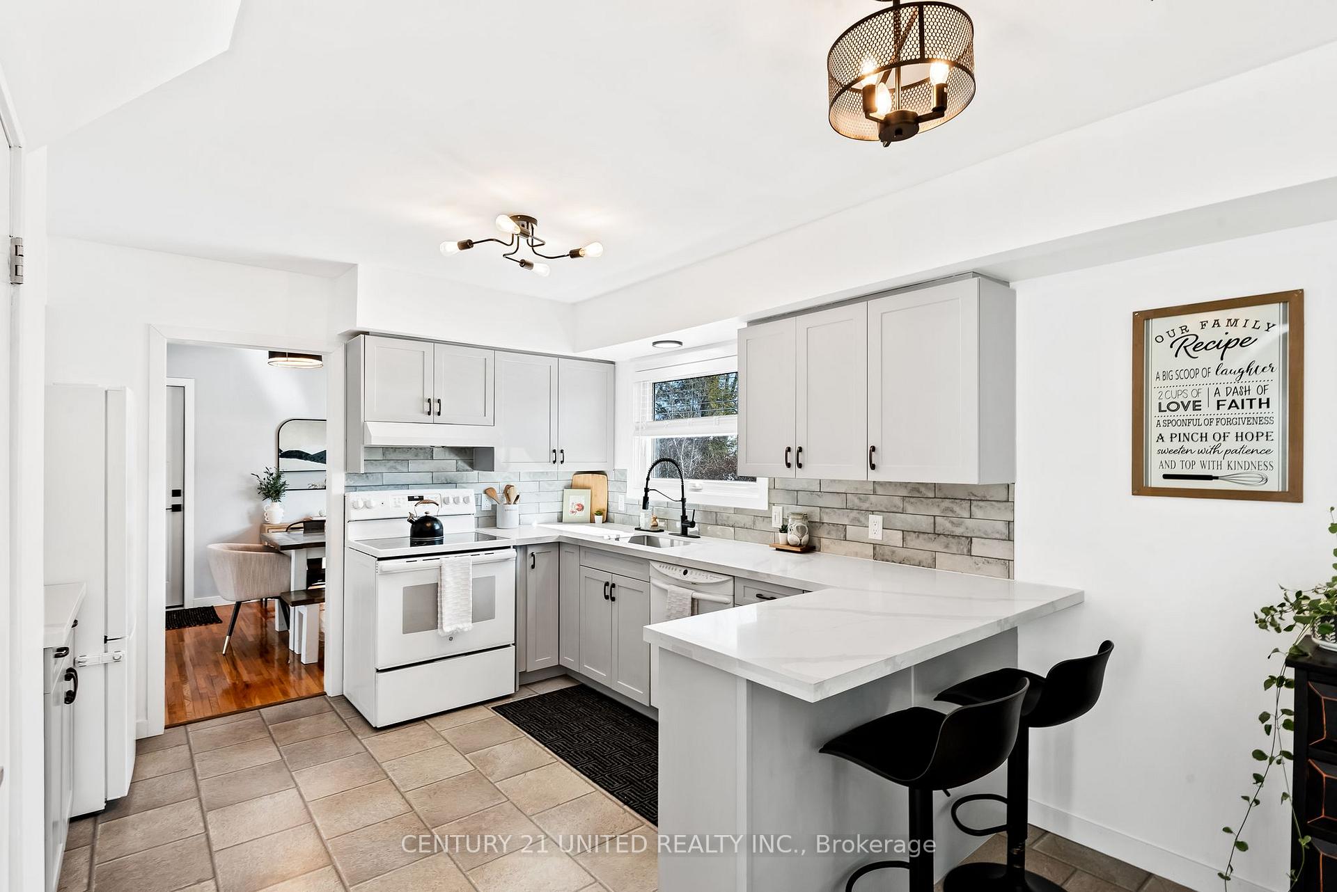 Photo 11 of 789 Parkhill Road W, Peterborough, Monaghan Ward 2 — HOMEH