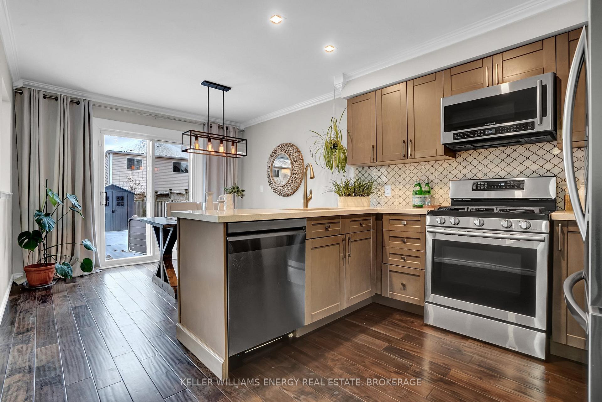 Photo 8 of 1027 Roseheath Street, Oshawa, Pinecrest — HOMEH