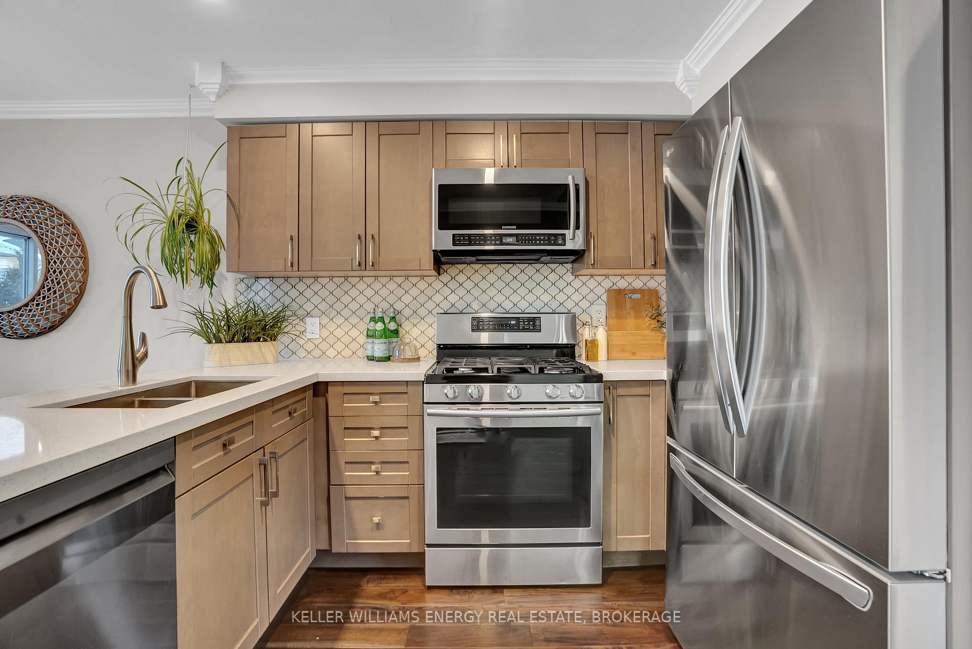 Photo 9 of 1027 Roseheath Street, Oshawa, Pinecrest — HOMEH