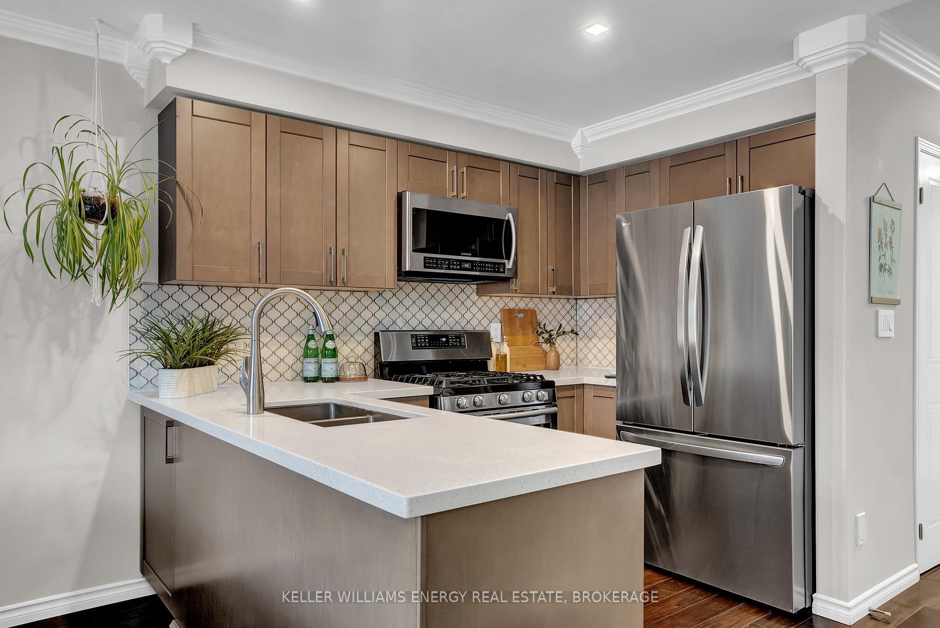 Photo 10 of 1027 Roseheath Street, Oshawa, Pinecrest — HOMEH