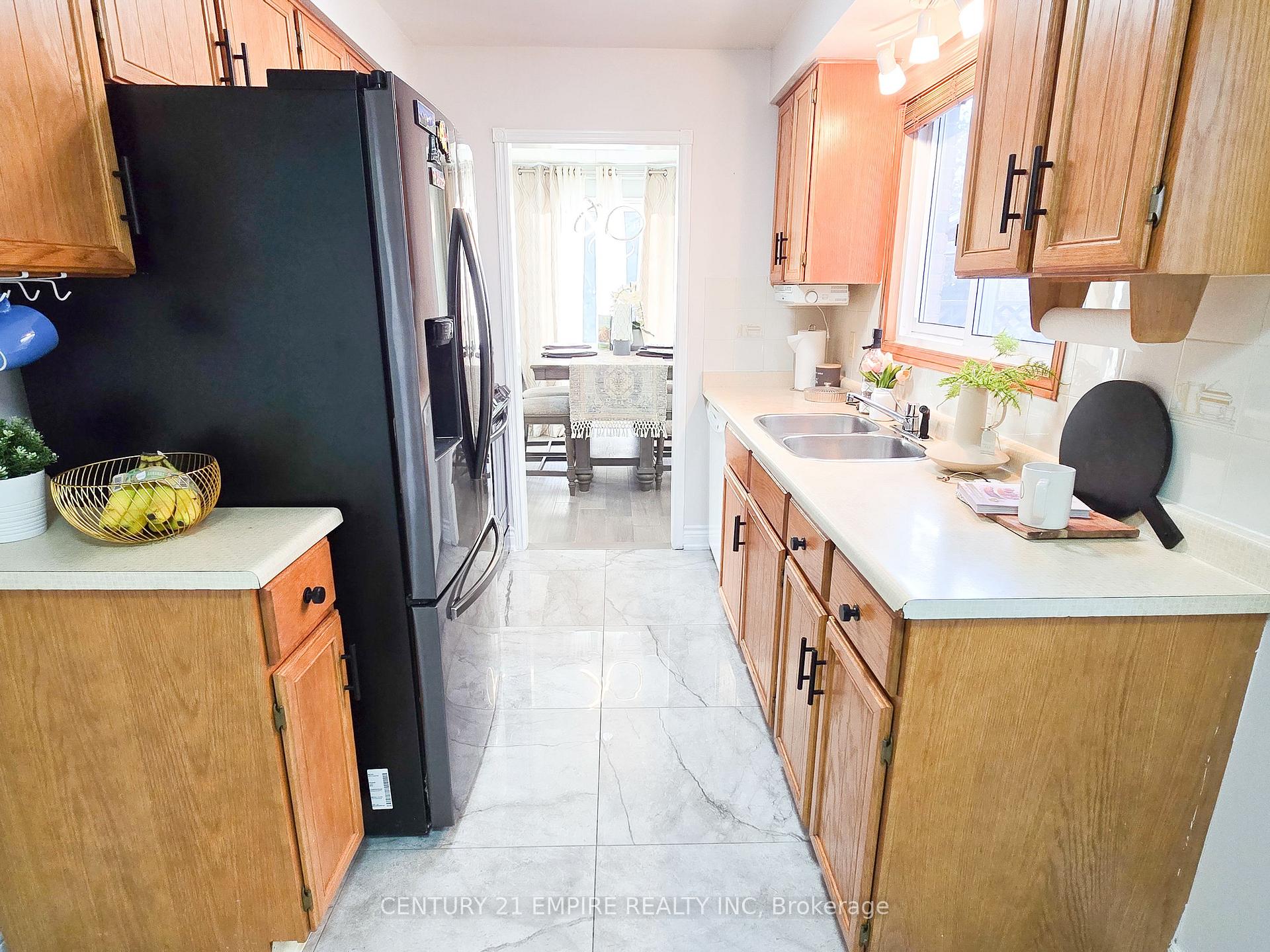 Photo 7 of 154 Adele Crescent, Oshawa, McLaughlin — HOMEH