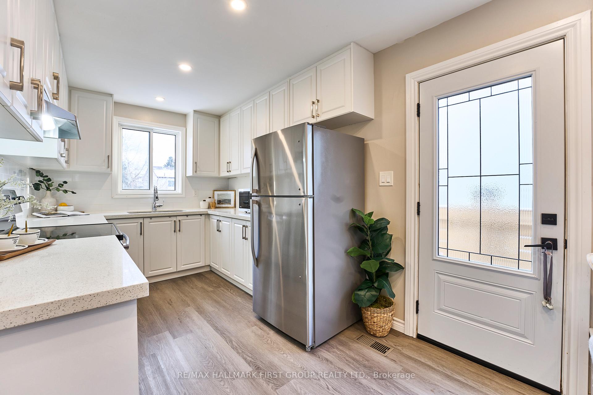 Photo 10 of 847 Monaghan Avenue, Oshawa, Vanier — HOMEH