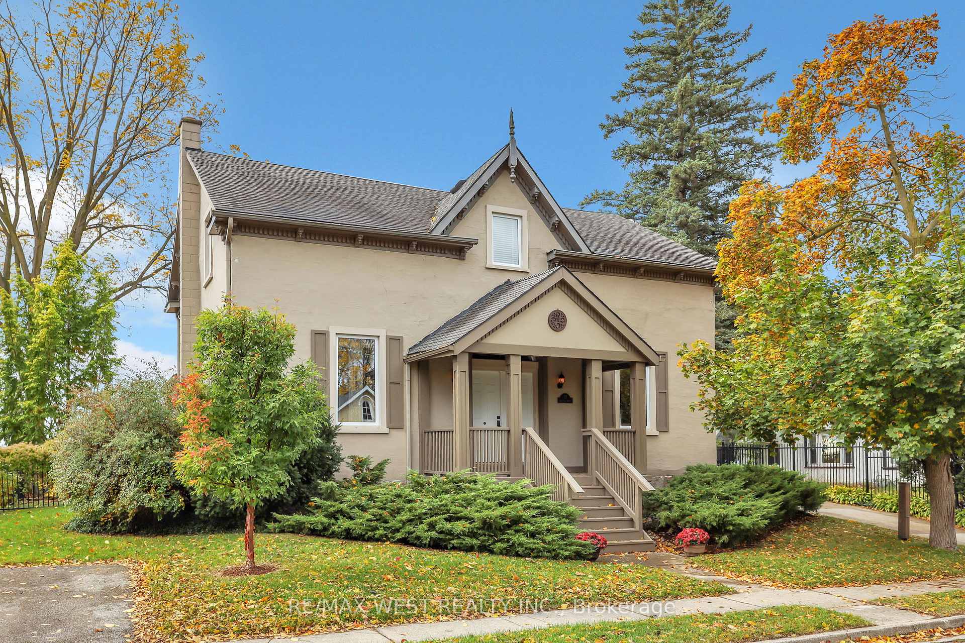 Front of 72 Banfield Street S