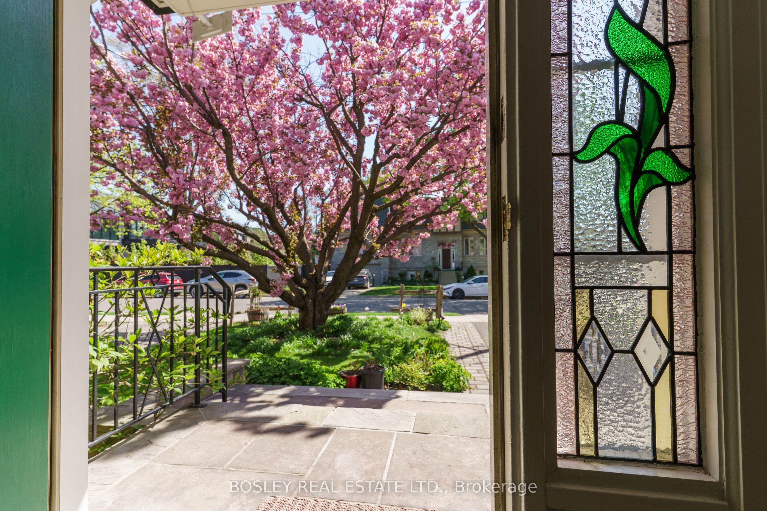 Photo 49 of 112 Brentcliffe Road, Toronto, Leaside — HOMEH