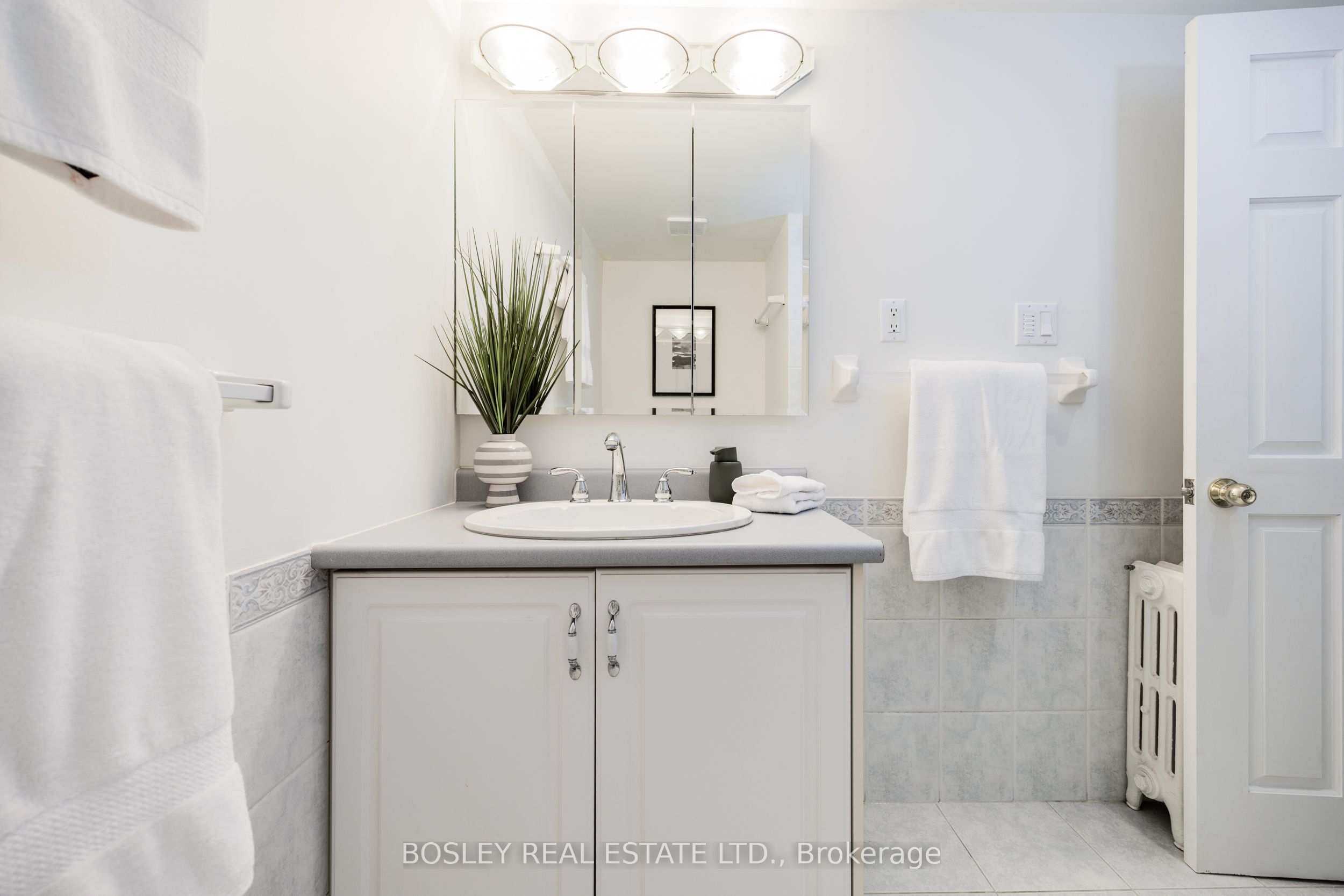 Photo 79 of 112 Brentcliffe Road, Toronto, Leaside — HOMEH