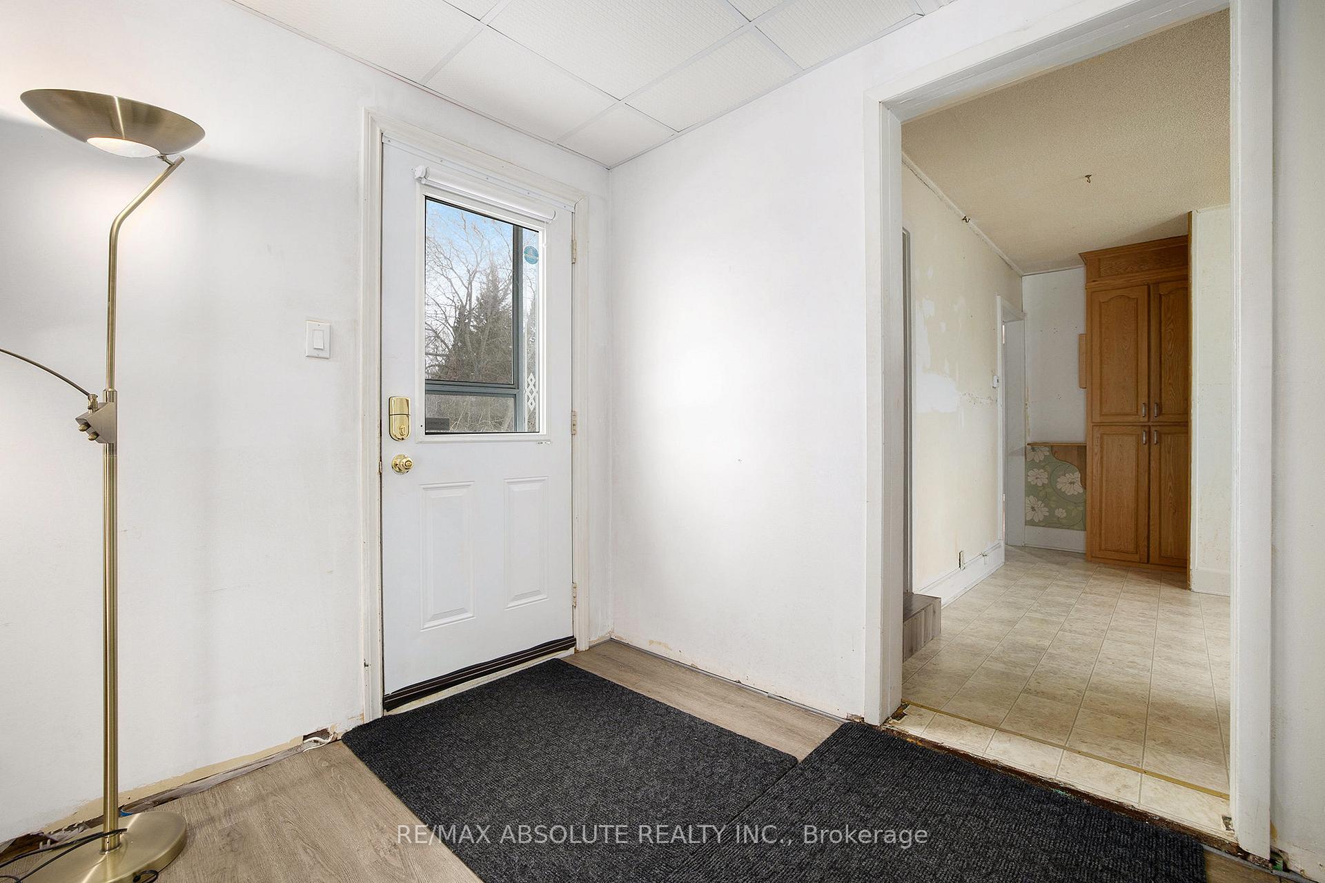 Photo 2 of 102 Hugh Street S, Arnprior — HOMEH