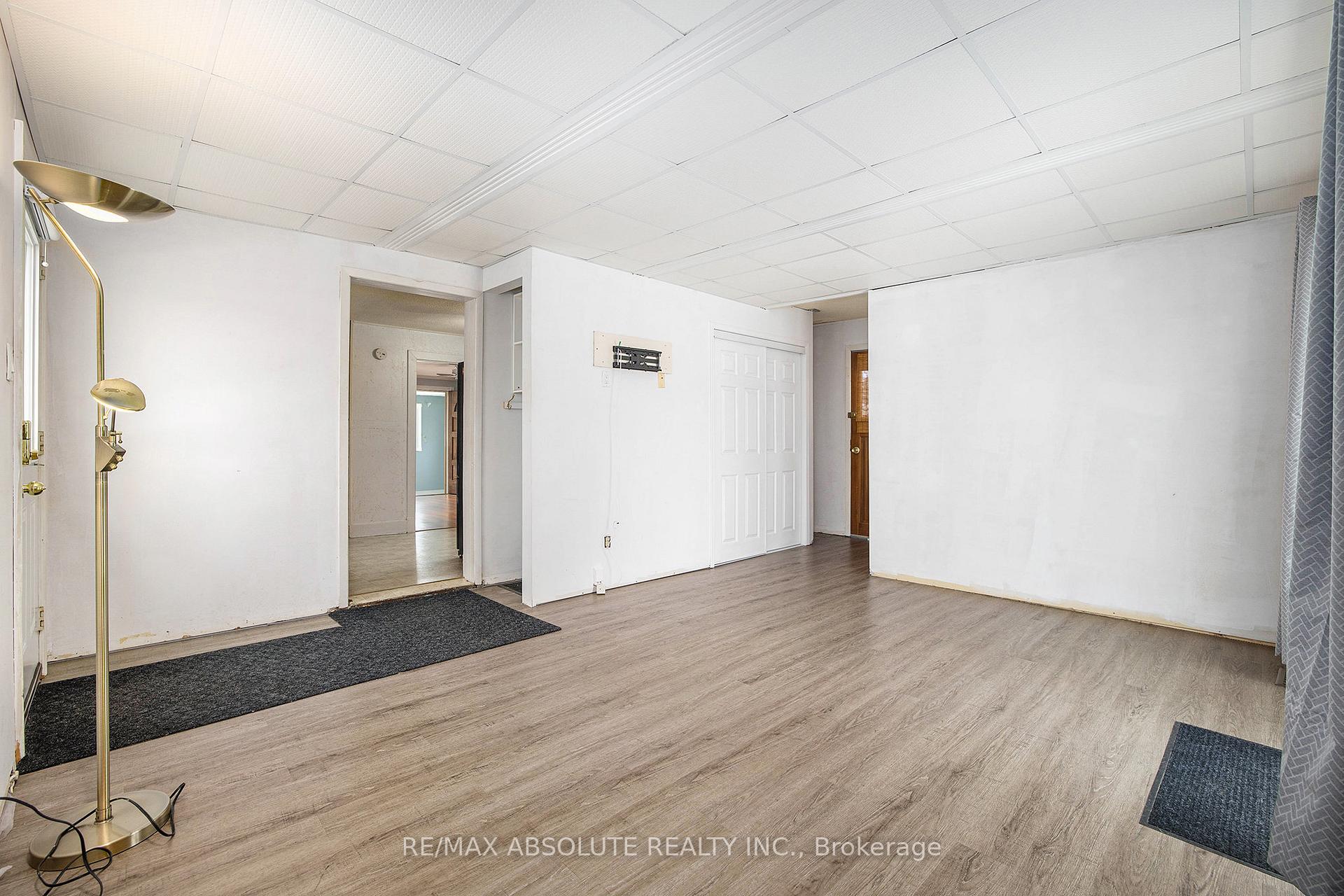Photo 3 of 102 Hugh Street S, Arnprior — HOMEH