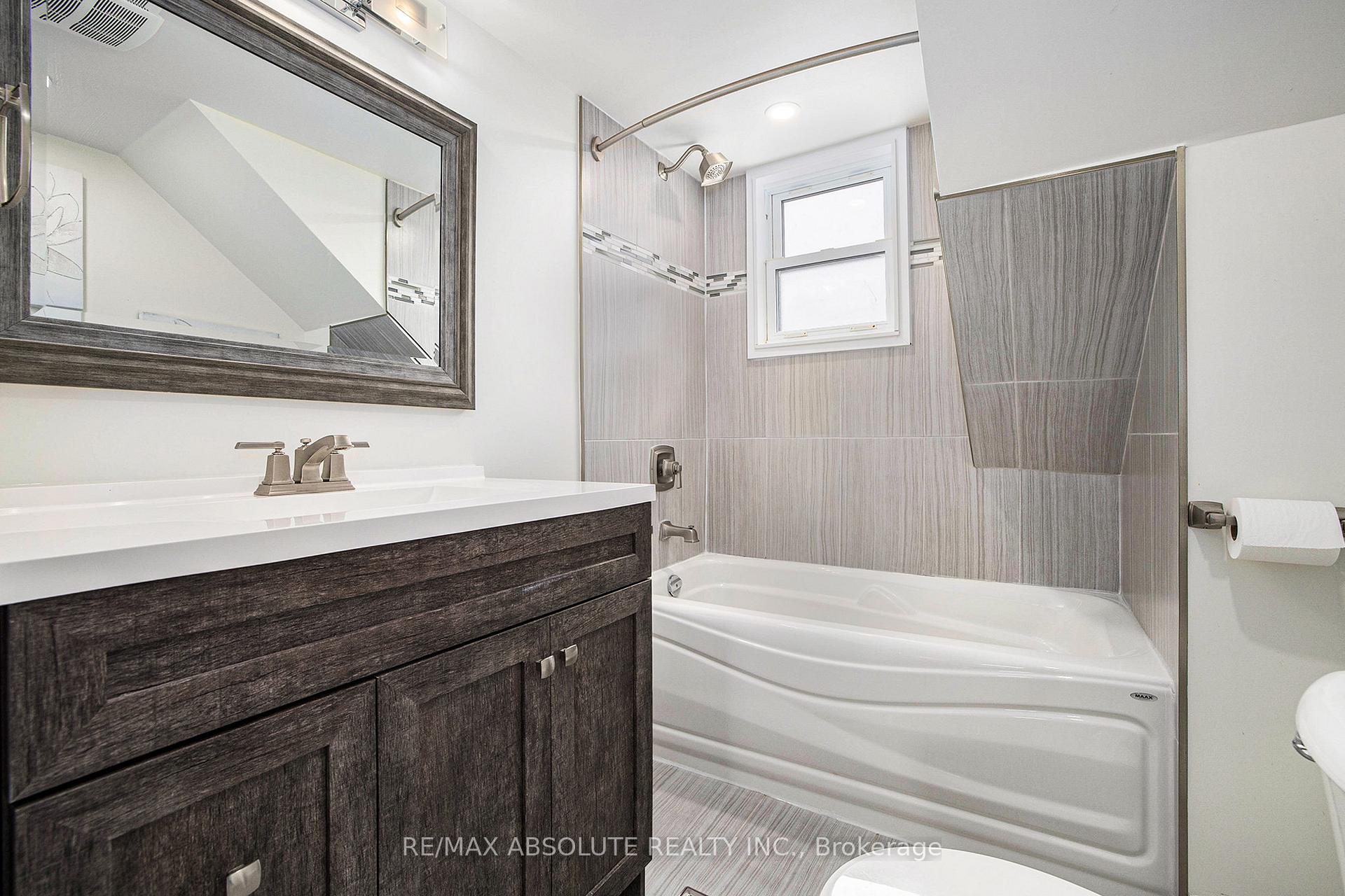 Photo 8 of 102 Hugh Street S, Arnprior — HOMEH