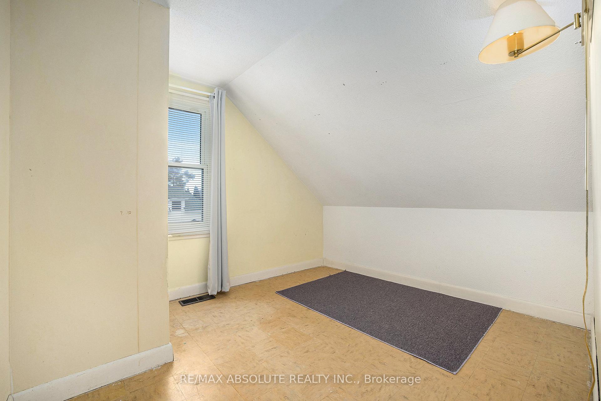 Photo 12 of 102 Hugh Street S, Arnprior — HOMEH