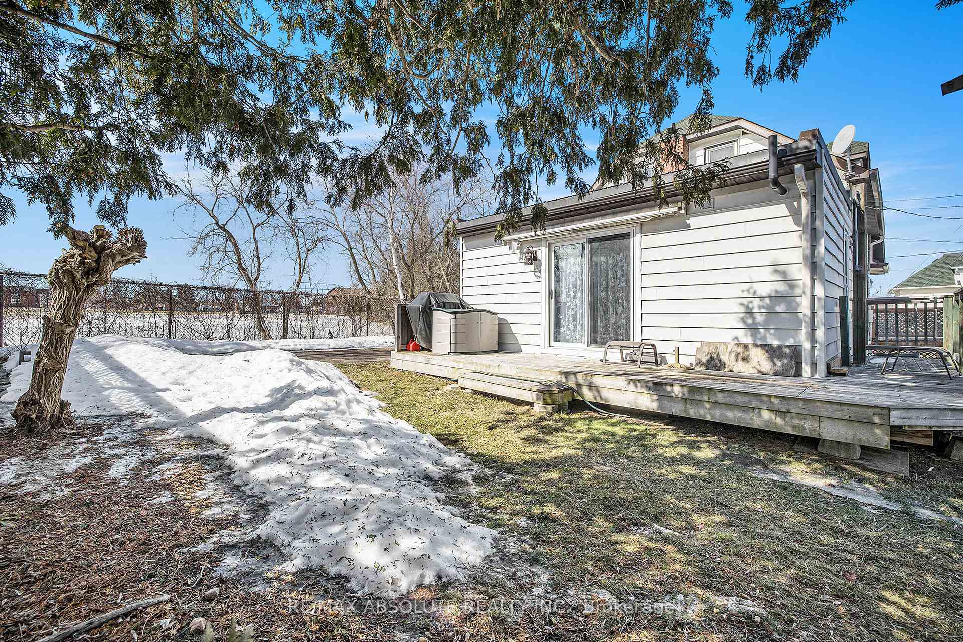 Photo 22 of 102 Hugh Street S, Arnprior — HOMEH
