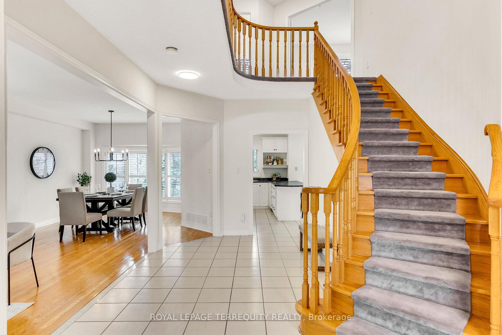 Photo 3 of 388 Glenkindie Avenue, Vaughan, Maple — HOMEH