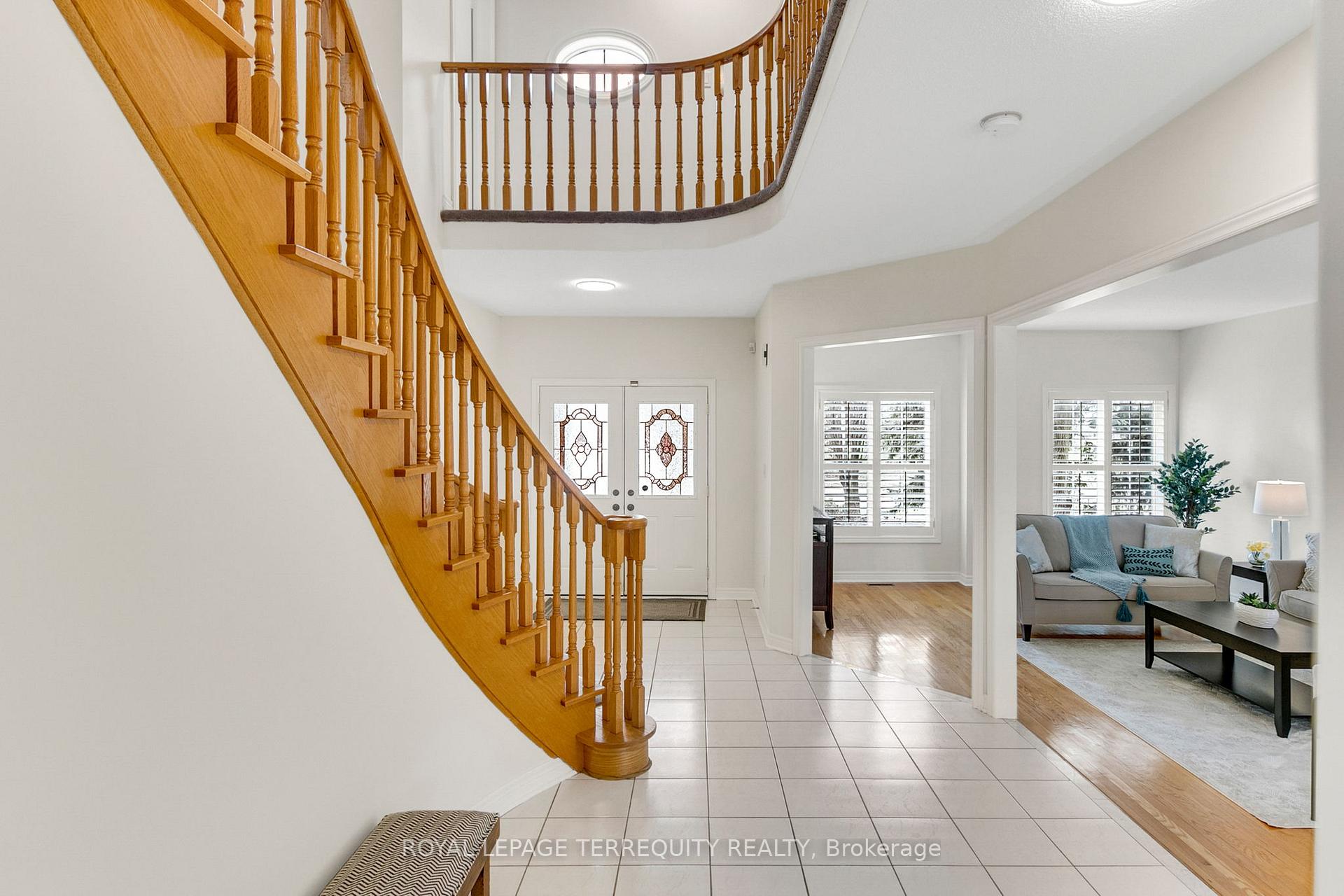 Photo 4 of 388 Glenkindie Avenue, Vaughan, Maple — HOMEH
