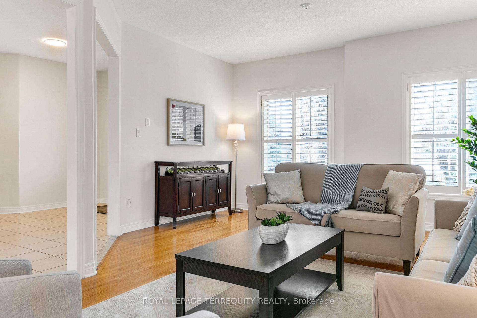 Photo 5 of 388 Glenkindie Avenue, Vaughan, Maple — HOMEH