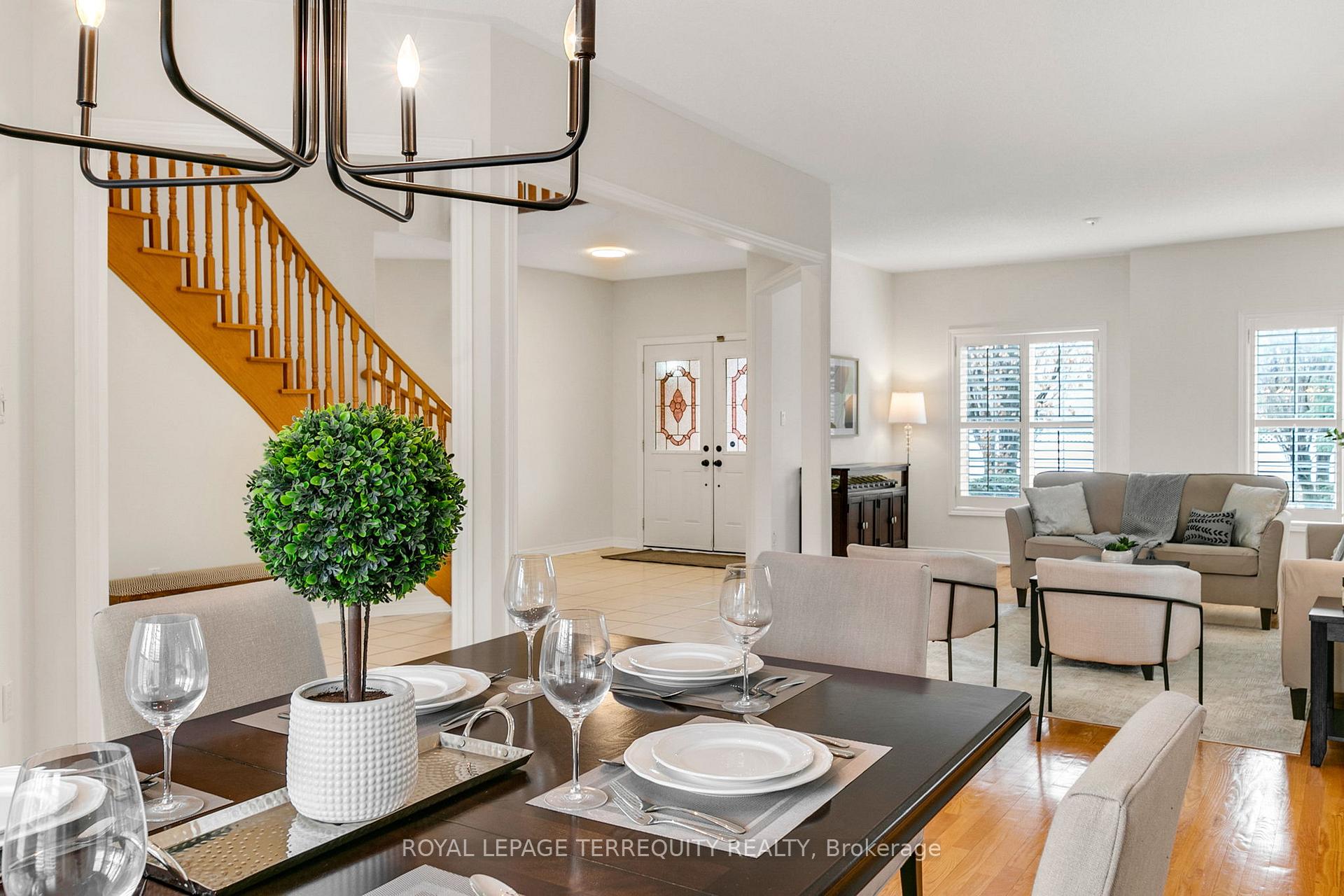 Photo 10 of 388 Glenkindie Avenue, Vaughan, Maple — HOMEH