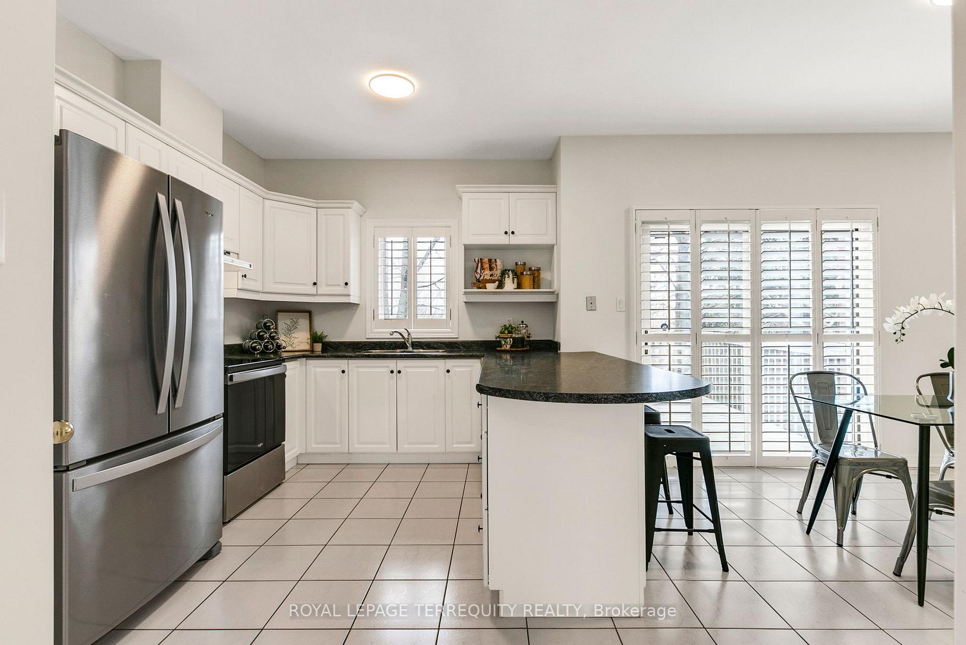 Photo 11 of 388 Glenkindie Avenue, Vaughan, Maple — HOMEH