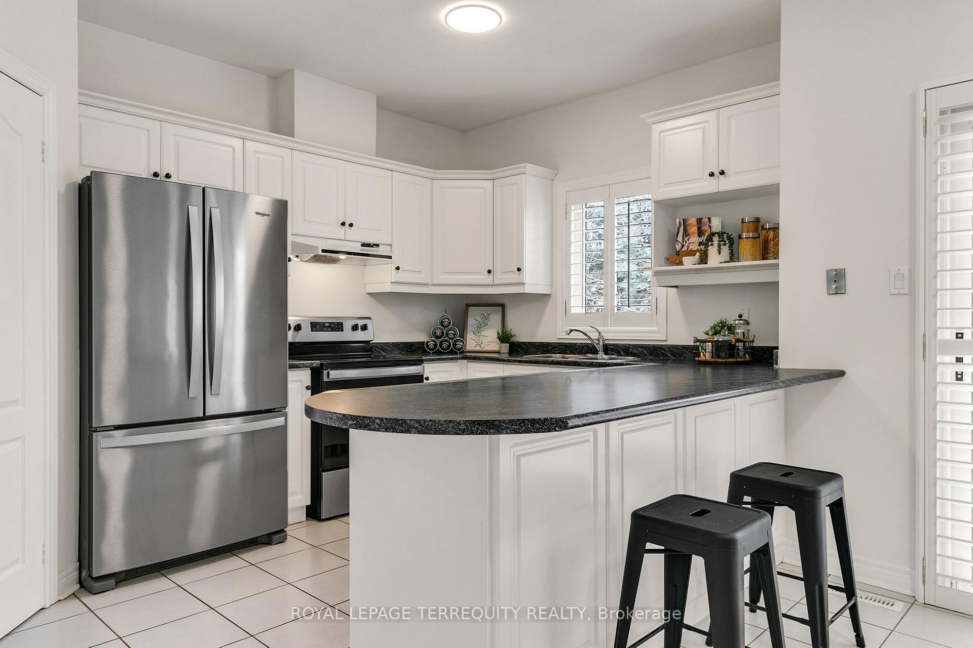 Photo 12 of 388 Glenkindie Avenue, Vaughan, Maple — HOMEH