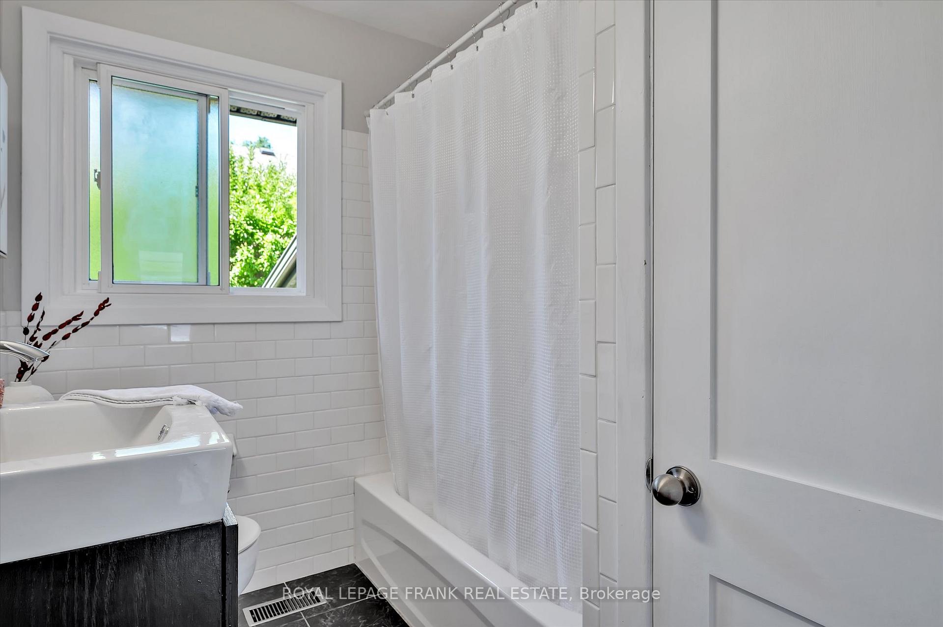 Photo 13 of 375 Aberdeen Avenue, Peterborough, Northcrest Ward 5 — HOMEH