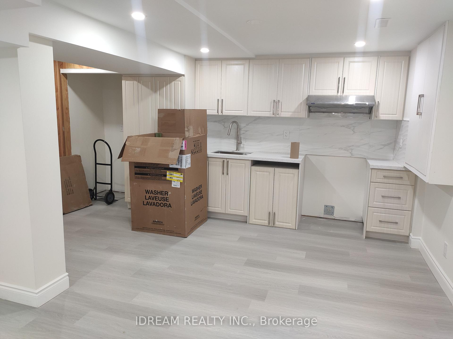 Front of Unit Bsmt, 528 Hayward Crescent E