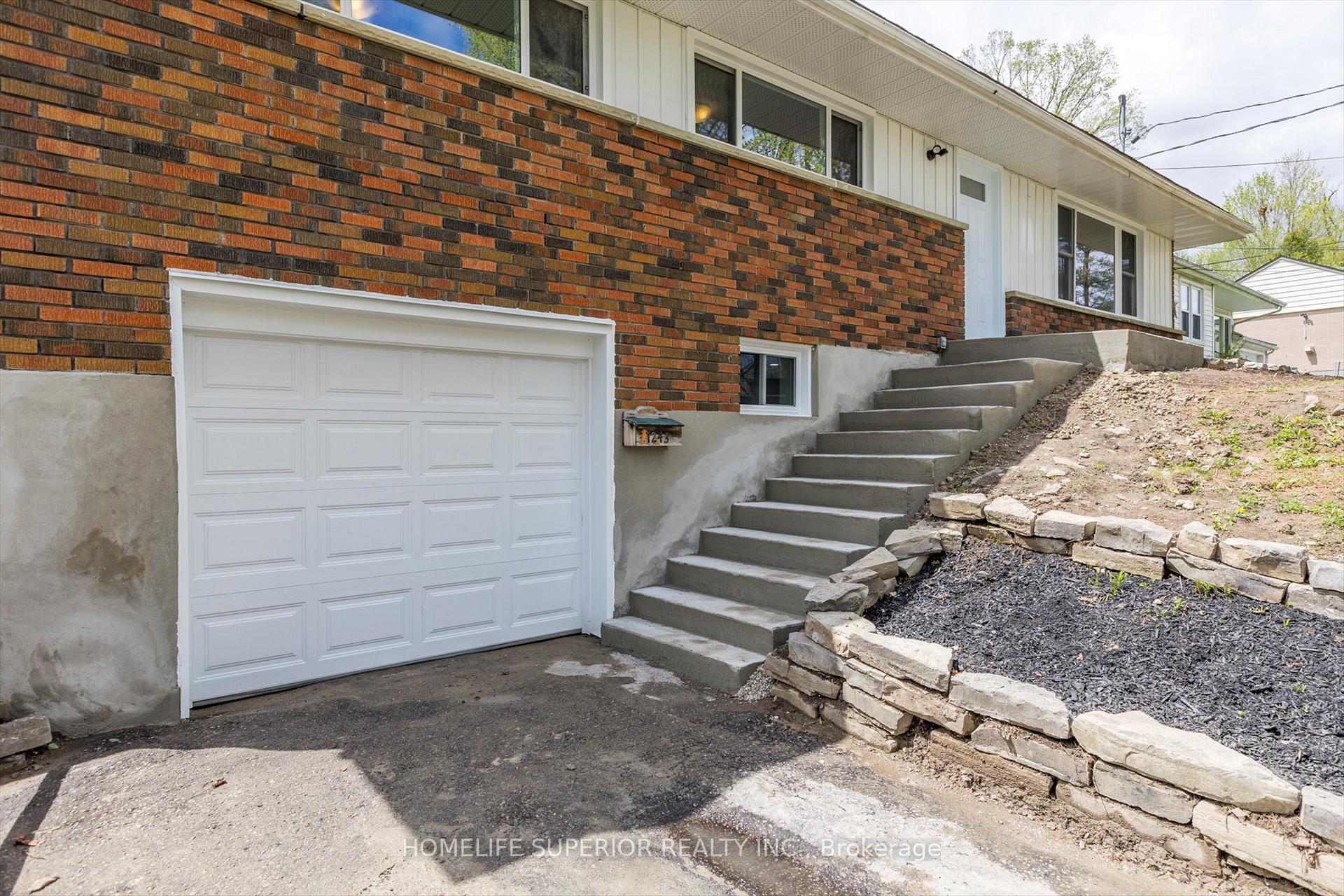 Photo 2 of 1243 Albertus Avenue, Peterborough, Town Ward 3 — HOMEH
