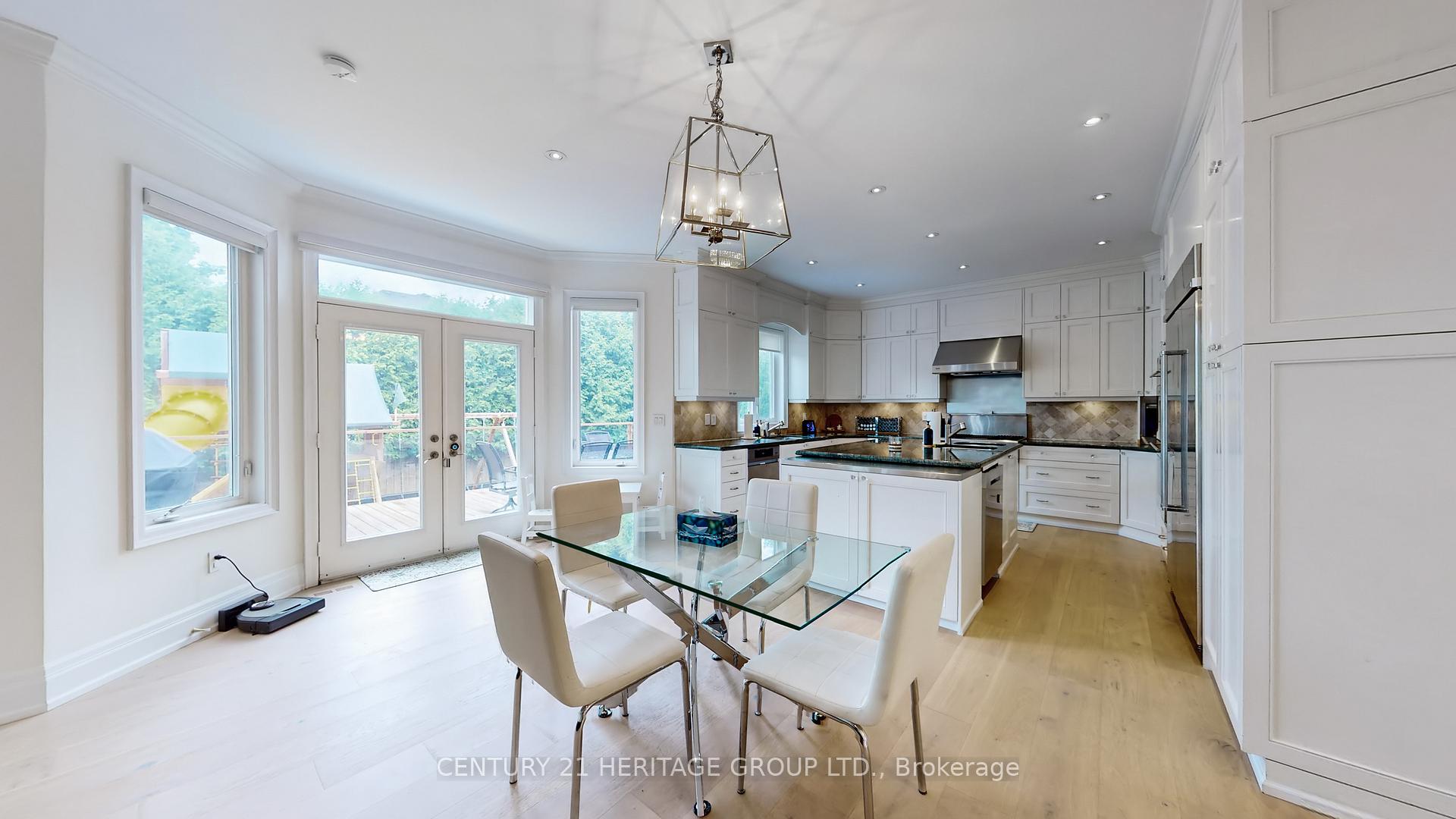 Photo 9 of 109 Pondview Road, Vaughan, Crestwood-Springfarm-Yorkhill — HOMEH