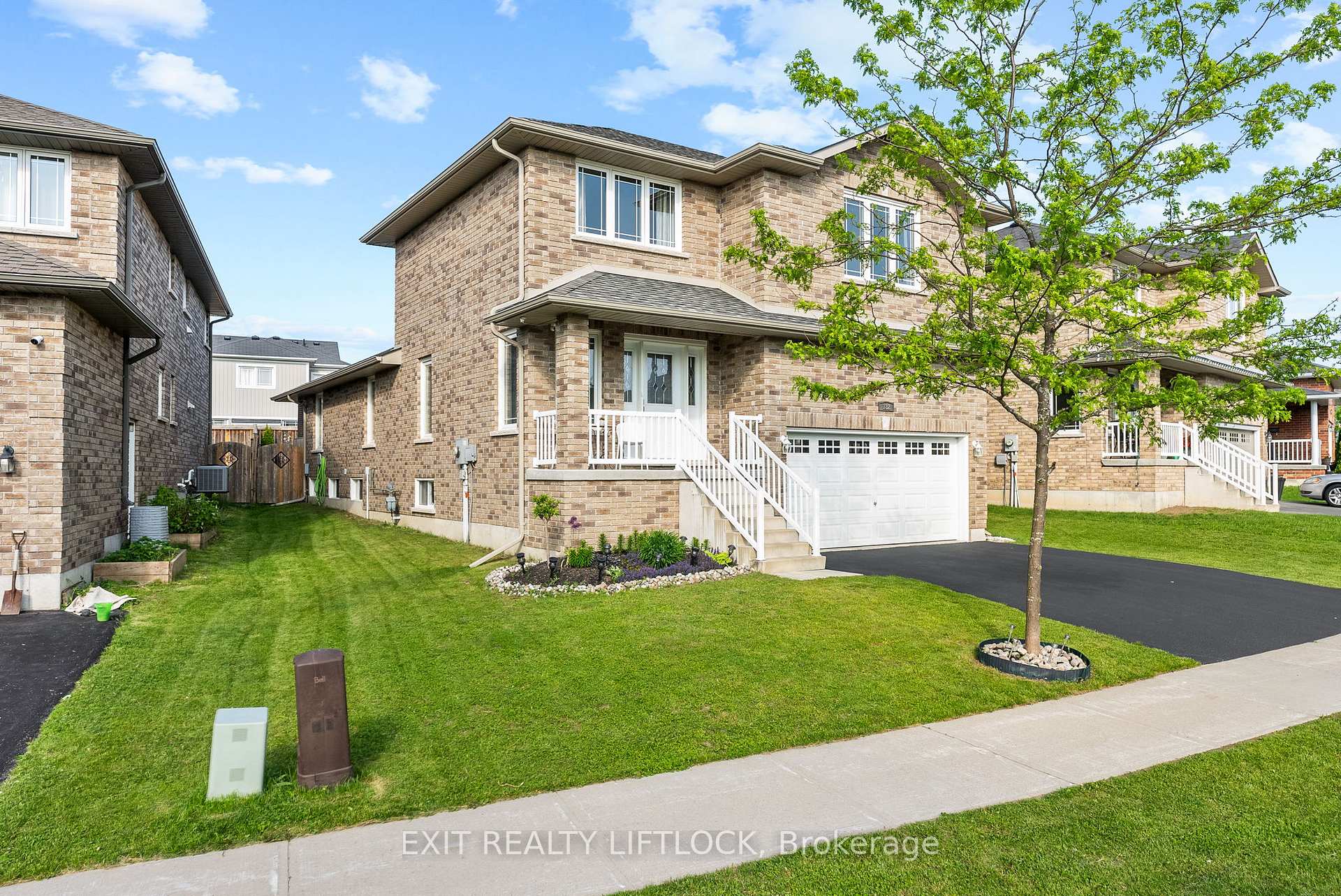 Photo 2 of 182 Chandler Crescent, Peterborough, Monaghan Ward 2 — HOMEH