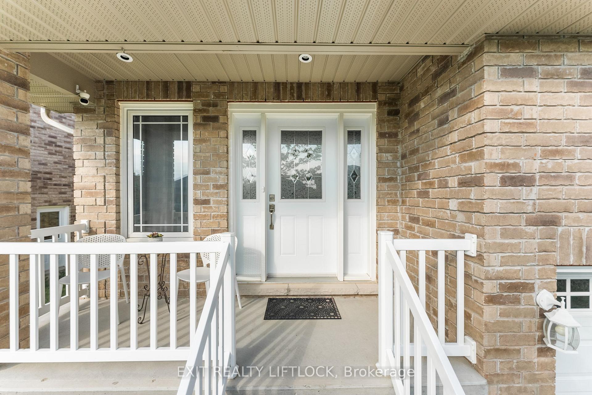 Photo 3 of 182 Chandler Crescent, Peterborough, Monaghan Ward 2 — HOMEH