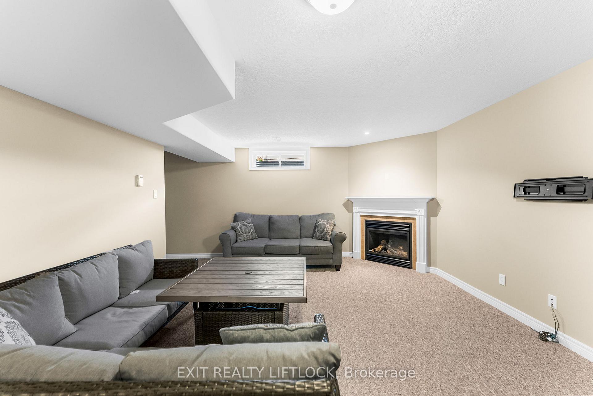 Photo 34 of 182 Chandler Crescent, Peterborough, Monaghan Ward 2 — HOMEH