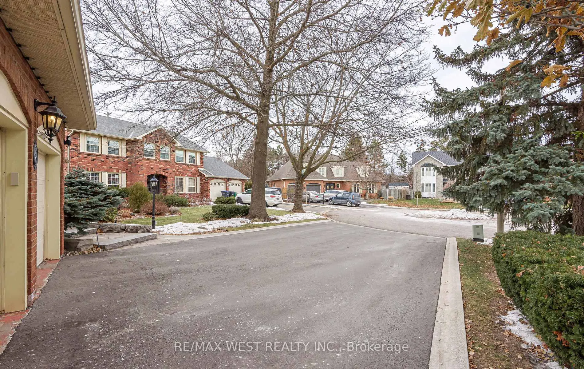 Photo 2 of 8 Oakridge Court, Brampton, Heart Lake West — HOMEH