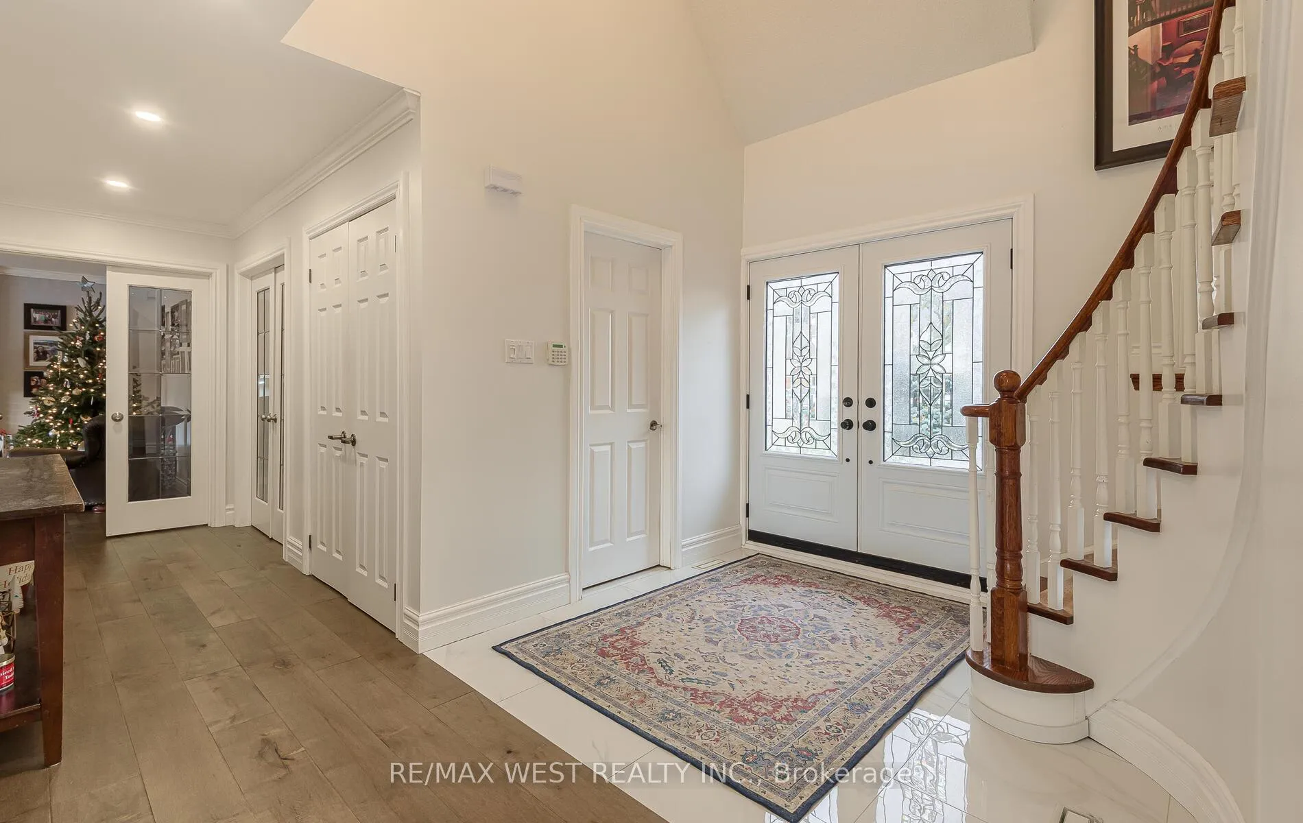 Photo 5 of 8 Oakridge Court, Brampton, Heart Lake West — HOMEH