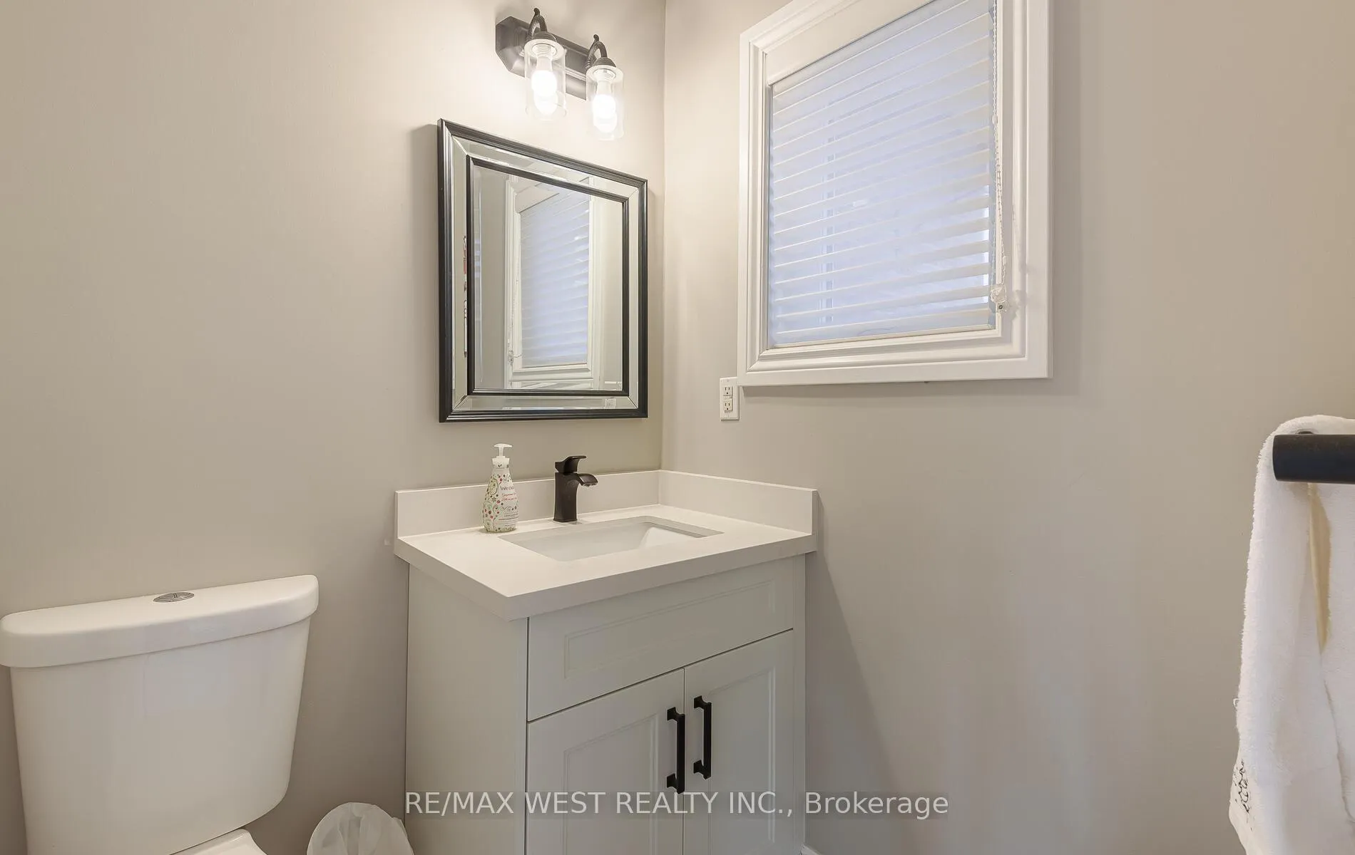 Photo 16 of 8 Oakridge Court, Brampton, Heart Lake West — HOMEH