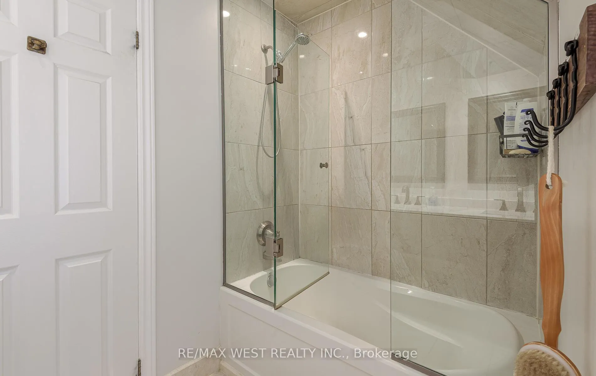 Photo 30 of 8 Oakridge Court, Brampton, Heart Lake West — HOMEH