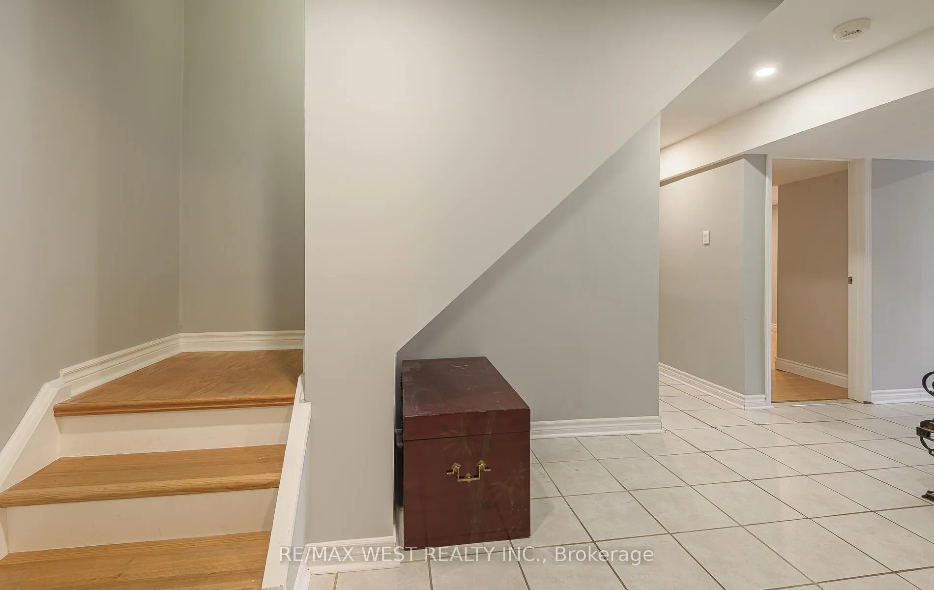 Photo 33 of 8 Oakridge Court, Brampton, Heart Lake West — HOMEH