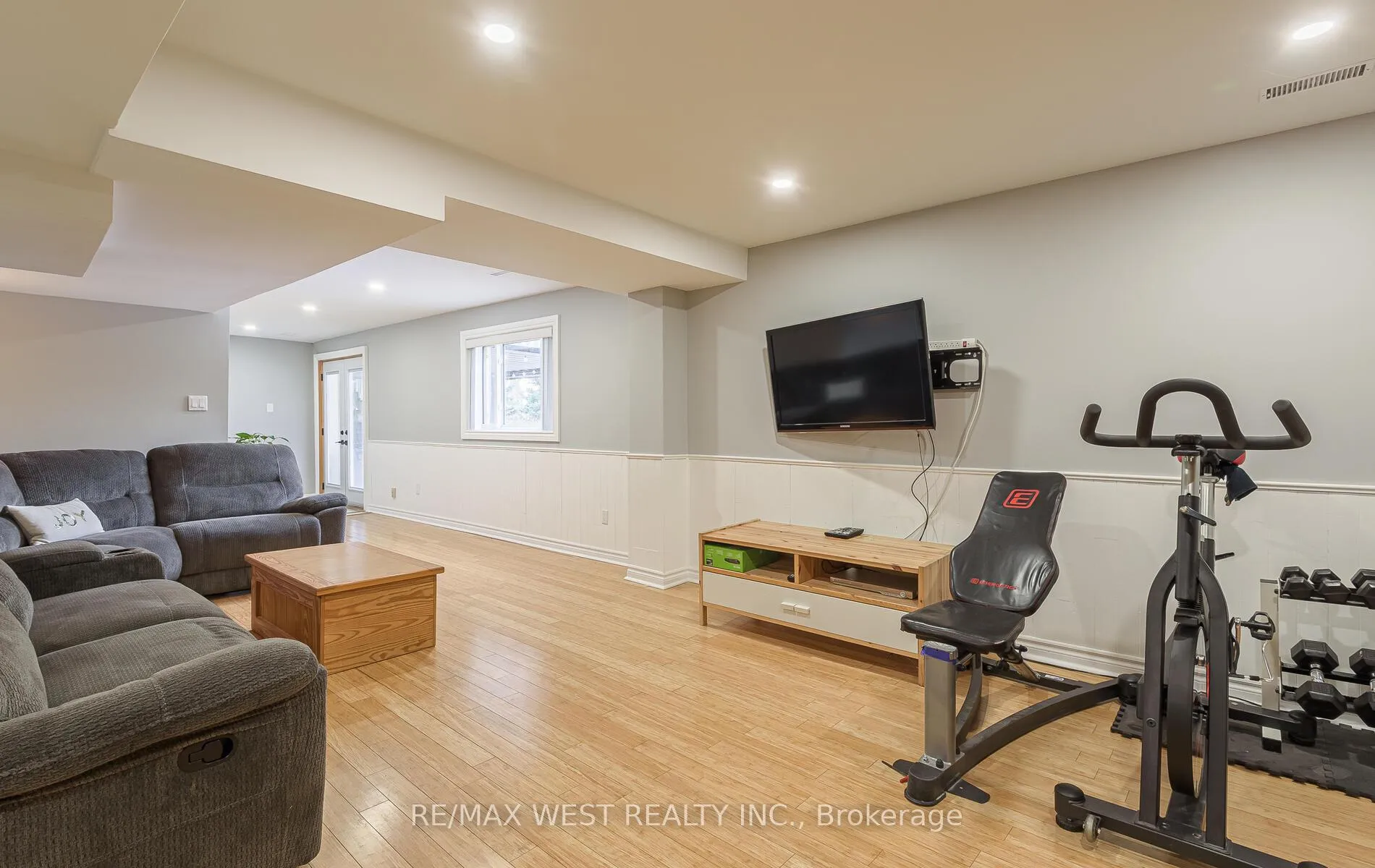Photo 37 of 8 Oakridge Court, Brampton, Heart Lake West — HOMEH