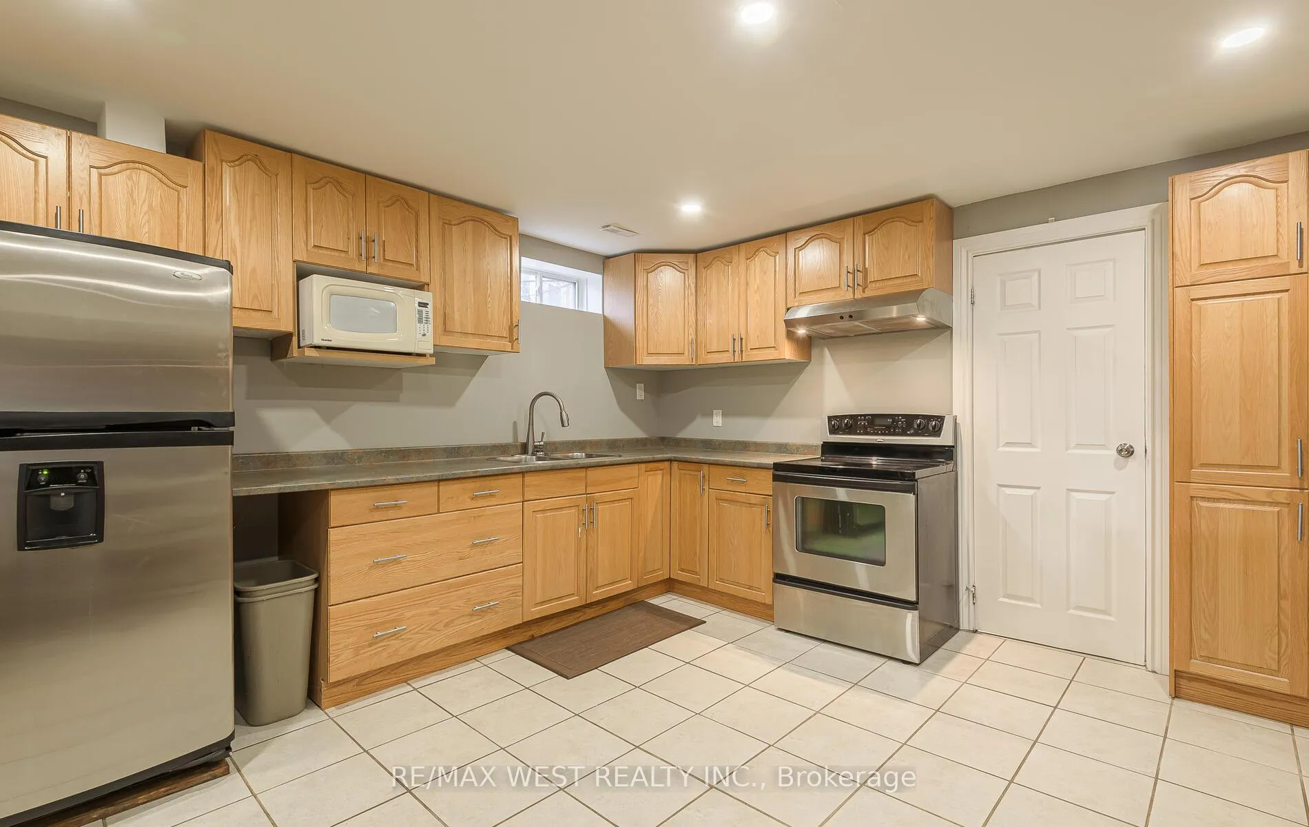 Photo 38 of 8 Oakridge Court, Brampton, Heart Lake West — HOMEH
