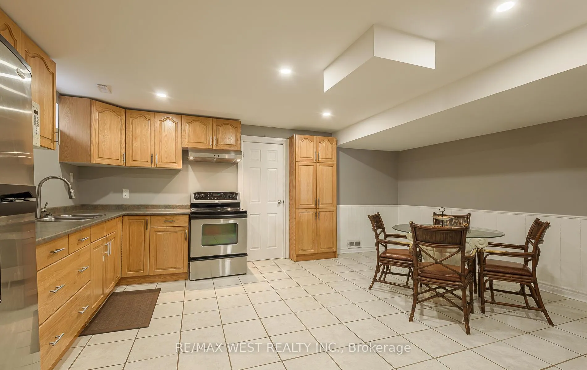 Photo 39 of 8 Oakridge Court, Brampton, Heart Lake West — HOMEH
