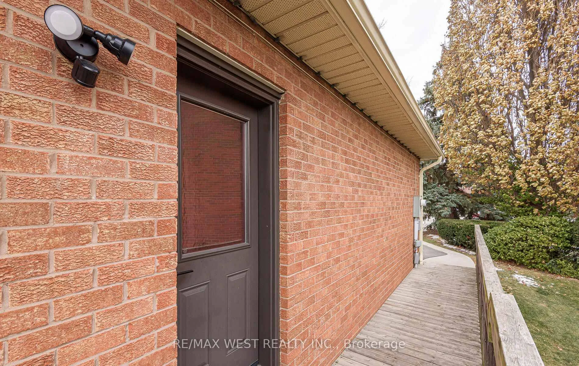 Photo 46 of 8 Oakridge Court, Brampton, Heart Lake West — HOMEH