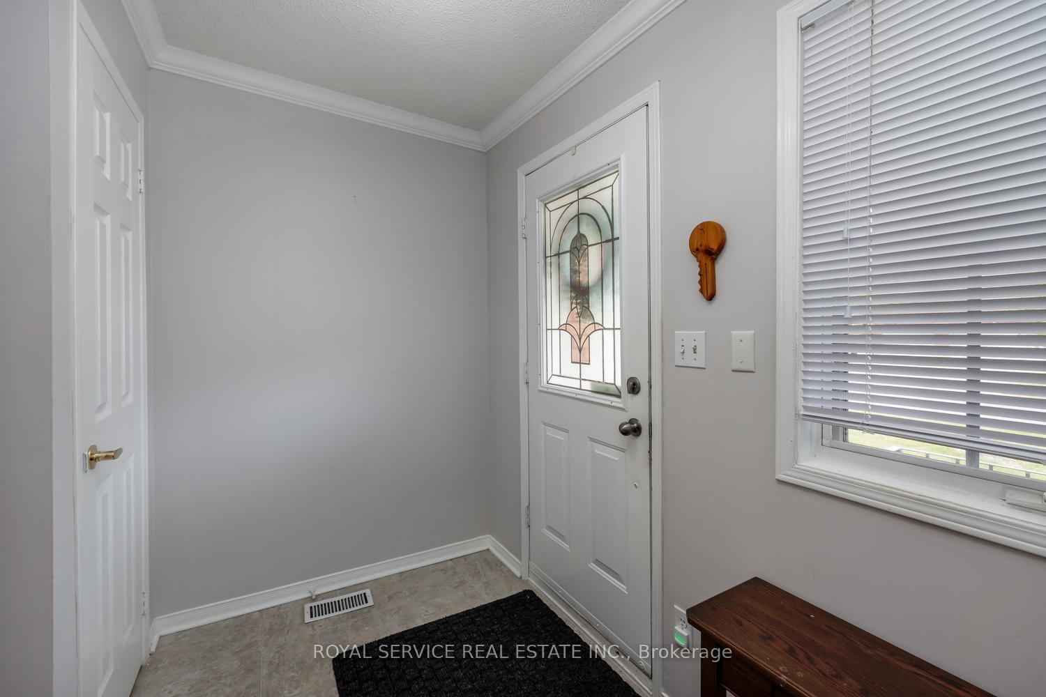 Photo 4 of 1275 Eagle Crescent, Peterborough, Monaghan Ward 2 — HOMEH