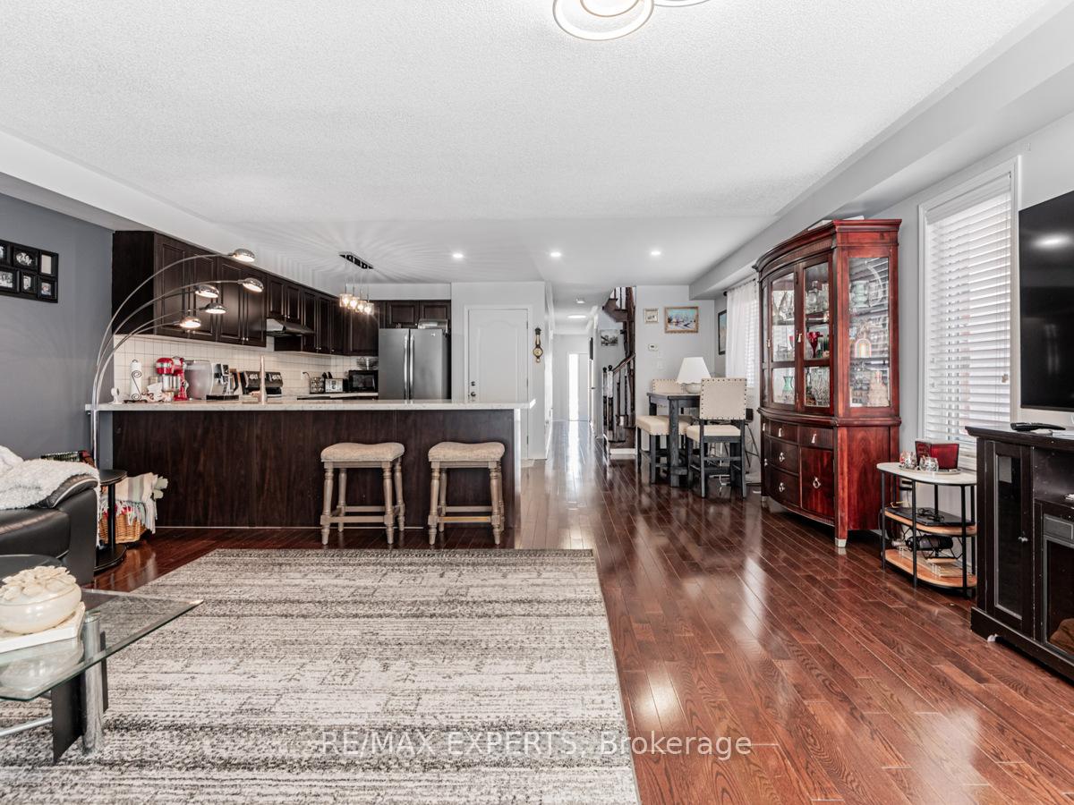 Photo 6 of 55 Coranto Way, Vaughan, Vellore Village — HOMEH