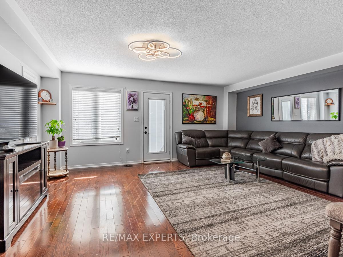 Photo 7 of 55 Coranto Way, Vaughan, Vellore Village — HOMEH