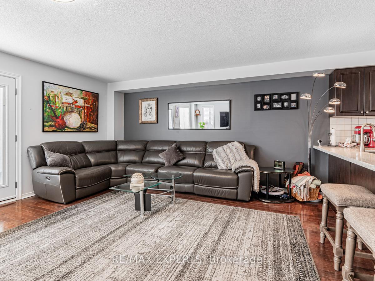 Photo 8 of 55 Coranto Way, Vaughan, Vellore Village — HOMEH