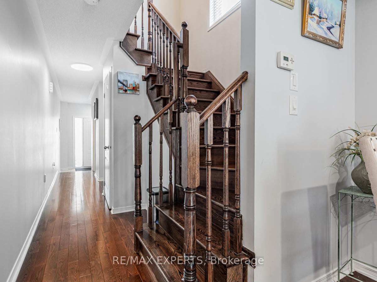 Photo 10 of 55 Coranto Way, Vaughan, Vellore Village — HOMEH