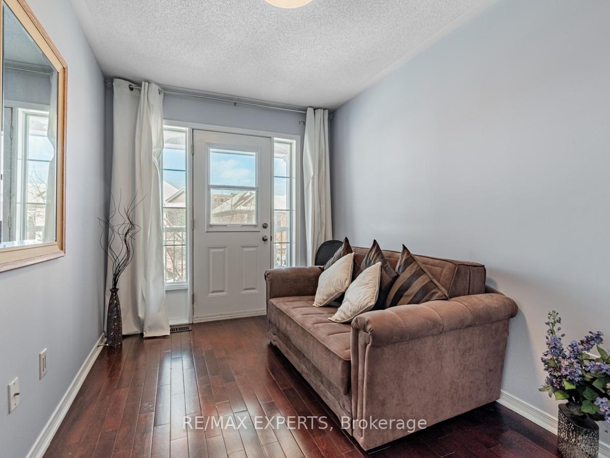 Photo 17 of 55 Coranto Way, Vaughan, Vellore Village — HOMEH
