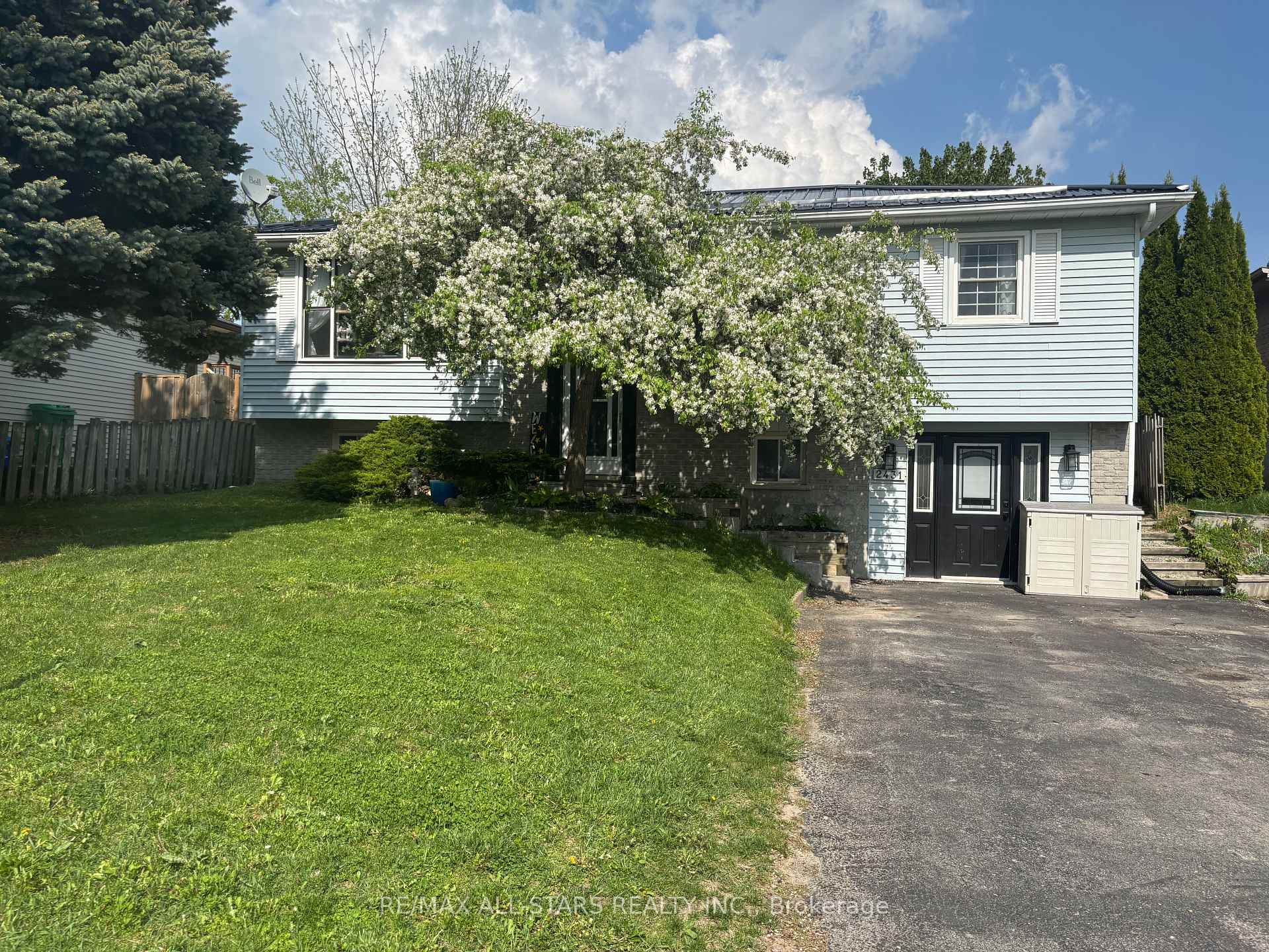 Photo 1 of 2431 Mountland Drive, Peterborough, Monaghan Ward 2 — HOMEH