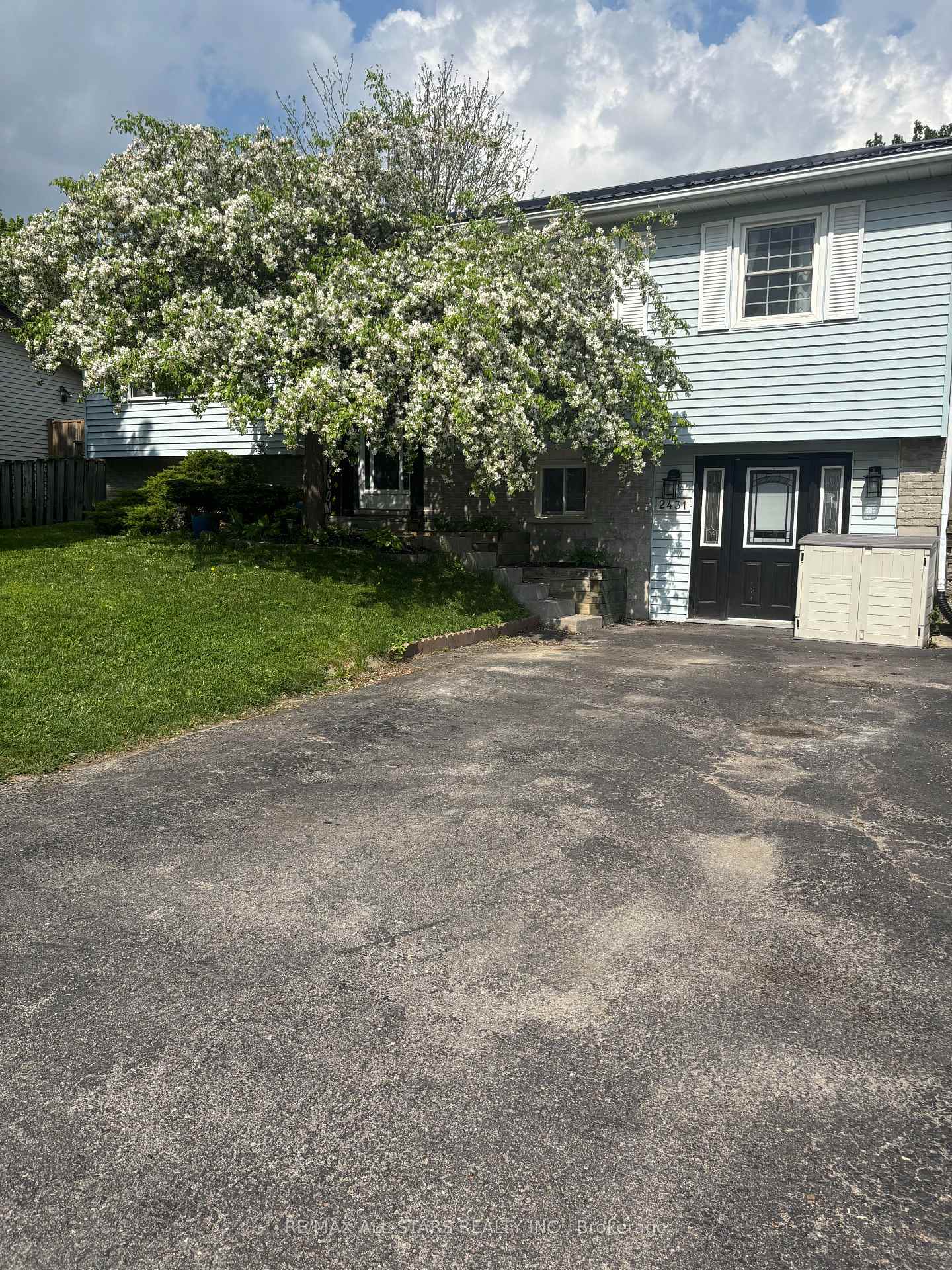 Photo 2 of 2431 Mountland Drive, Peterborough, Monaghan Ward 2 — HOMEH