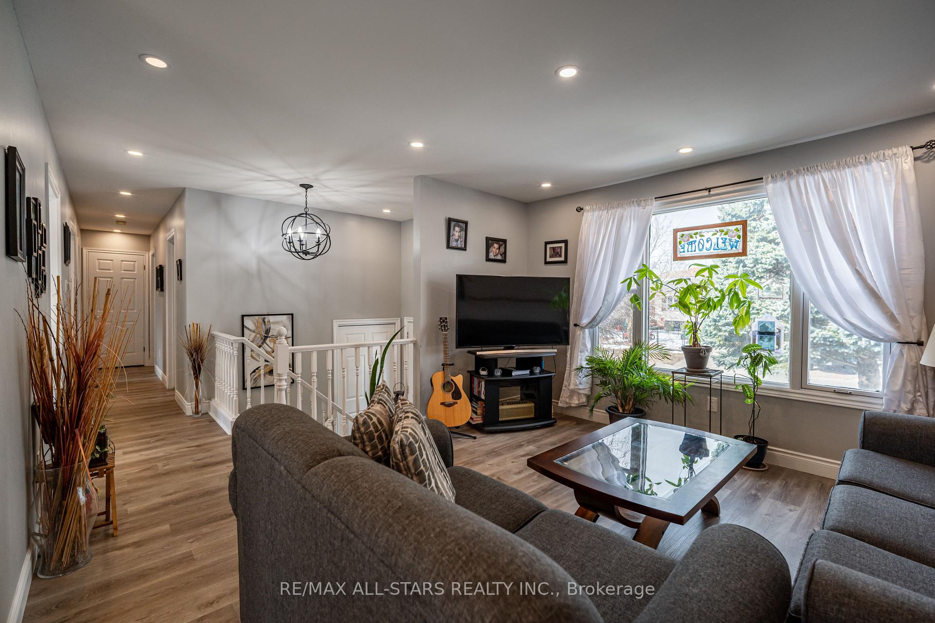 Photo 4 of 2431 Mountland Drive, Peterborough, Monaghan Ward 2 — HOMEH
