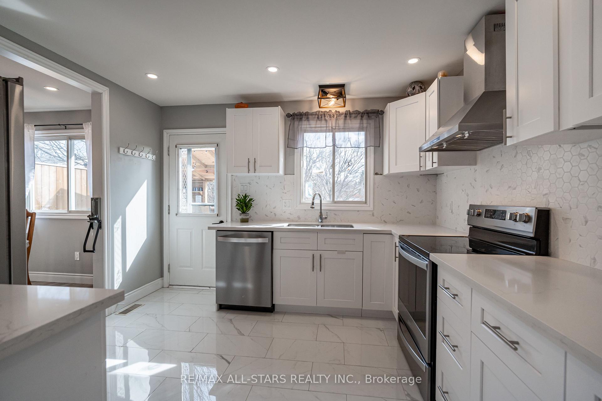 Photo 7 of 2431 Mountland Drive, Peterborough, Monaghan Ward 2 — HOMEH