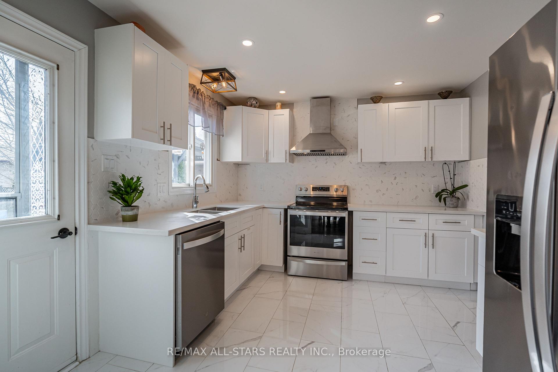 Photo 8 of 2431 Mountland Drive, Peterborough, Monaghan Ward 2 — HOMEH